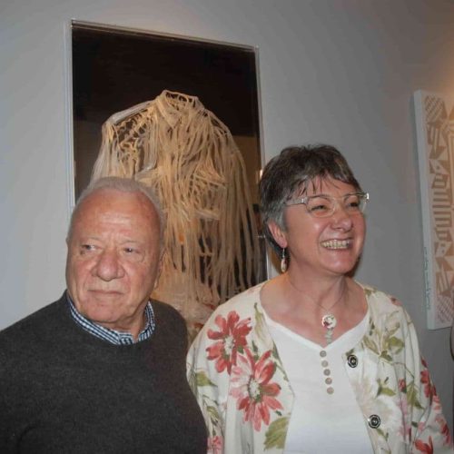 il critico d'arte Achille Bonito Oliva con una artista partecipante alla mostra